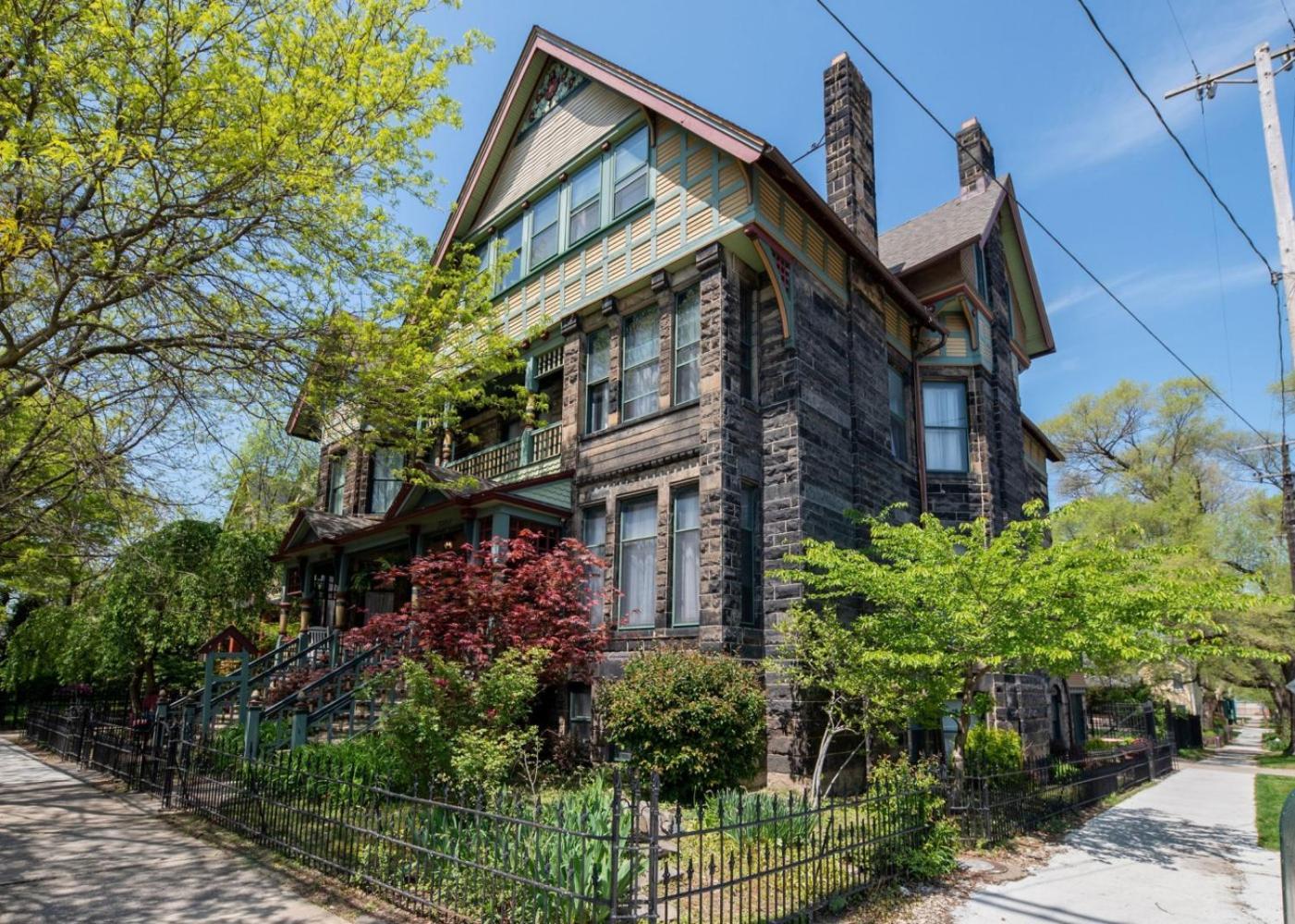 Stone Gables Inn Cleveland Bagian luar foto