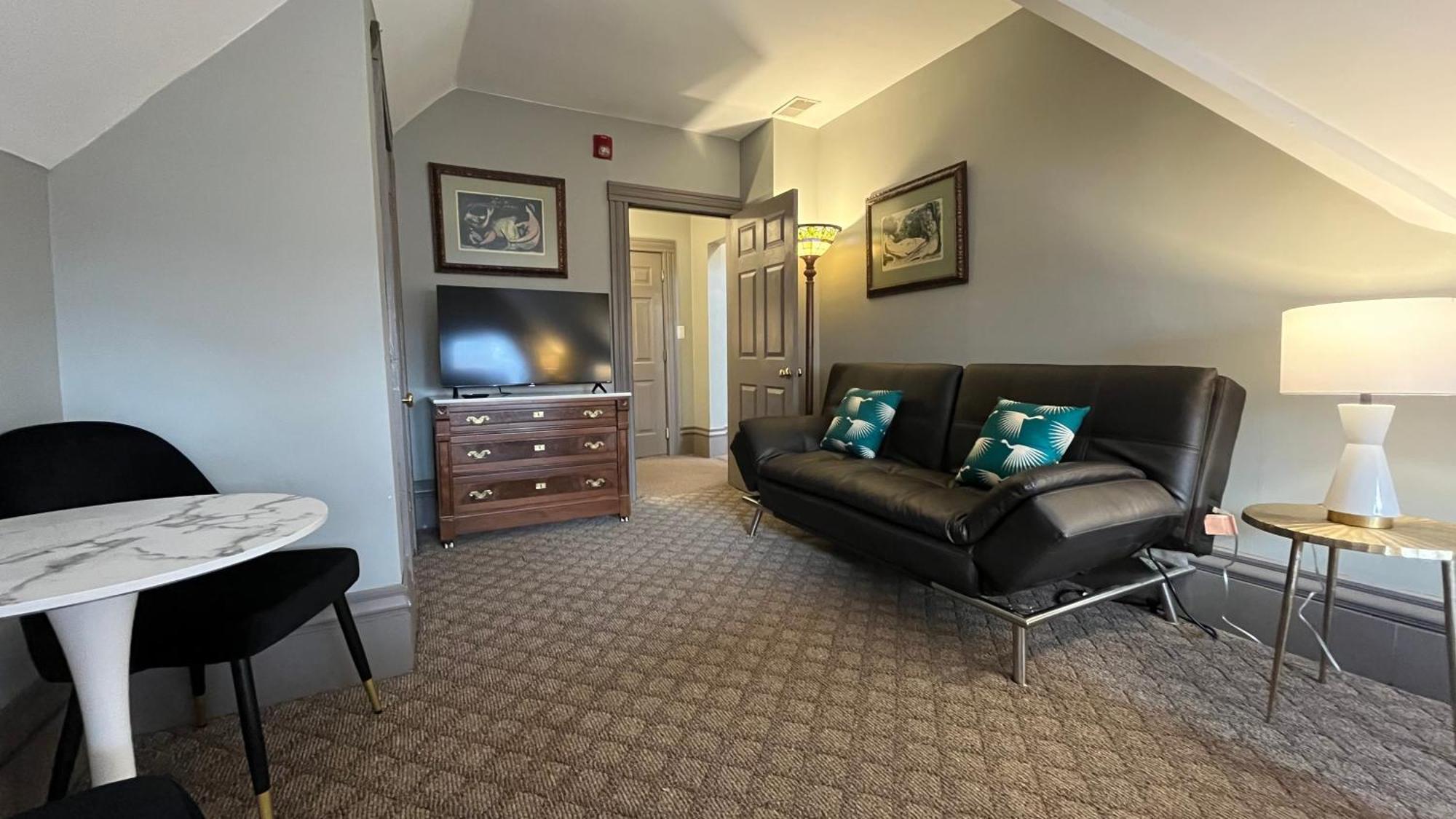 Stone Gables Inn Cleveland Bagian luar foto