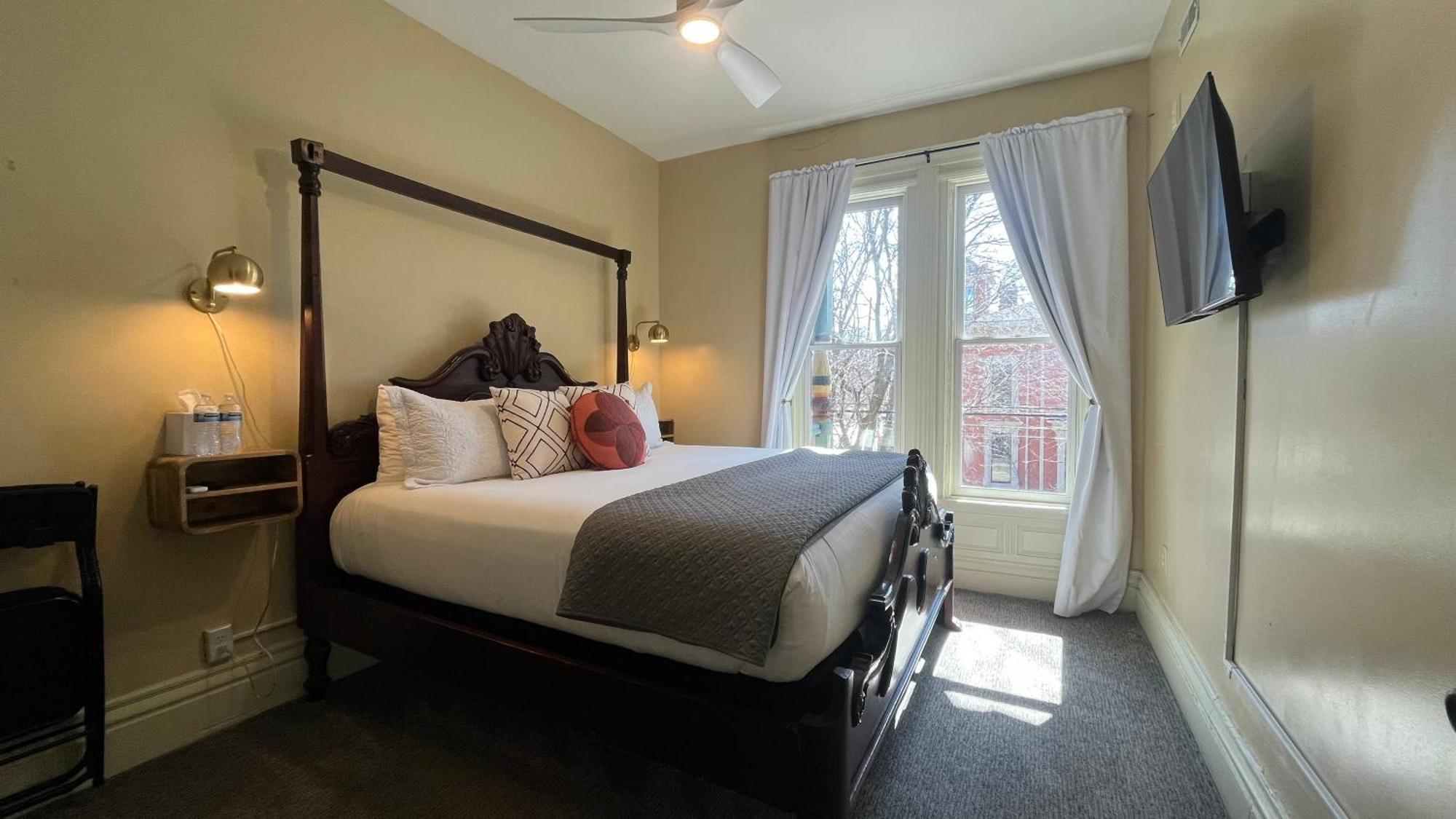 Stone Gables Inn Cleveland Bagian luar foto
