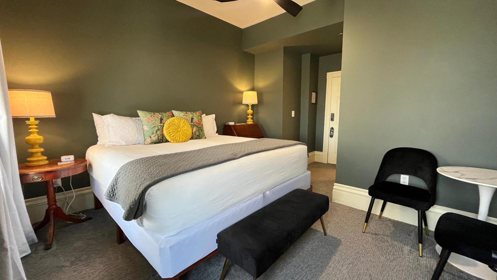 Stone Gables Inn Cleveland Bagian luar foto