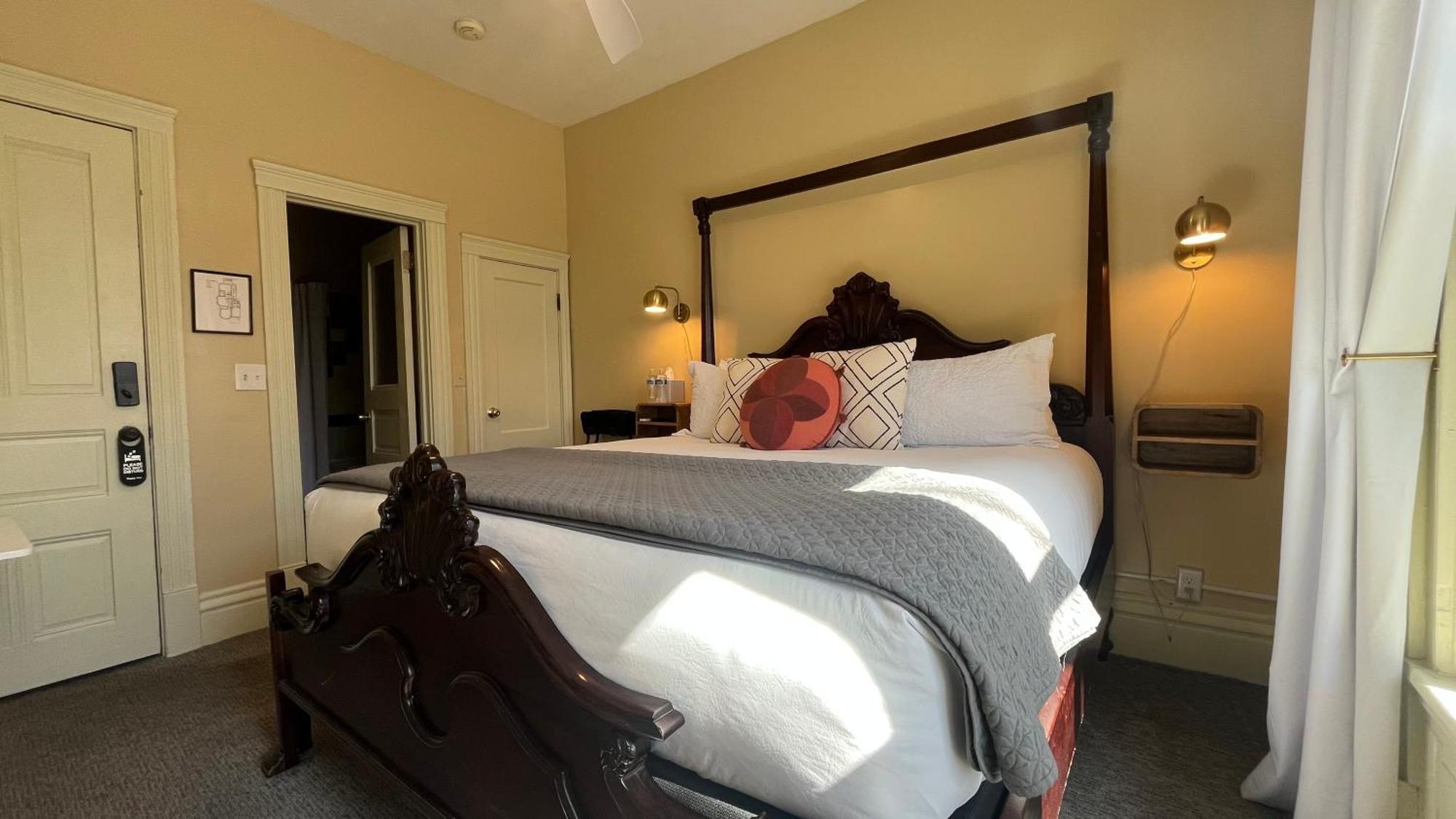 Stone Gables Inn Cleveland Bagian luar foto